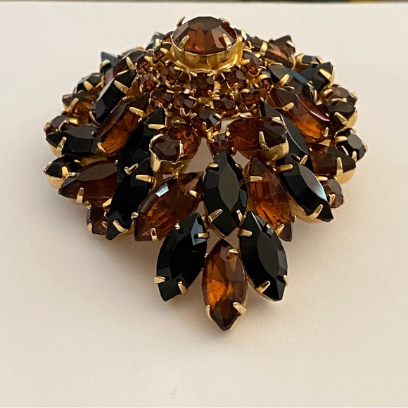 Vintage Rhinestone Brooch Topaz &  Black Colored Rhinestone Navettes. - Picture 6 of 13